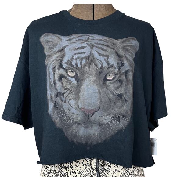 NWT Tiger Leopard‎ VINYL ICONS Cropped Womens T-shirt (L) Graphic Nature Cotton - Picture 1 of 6